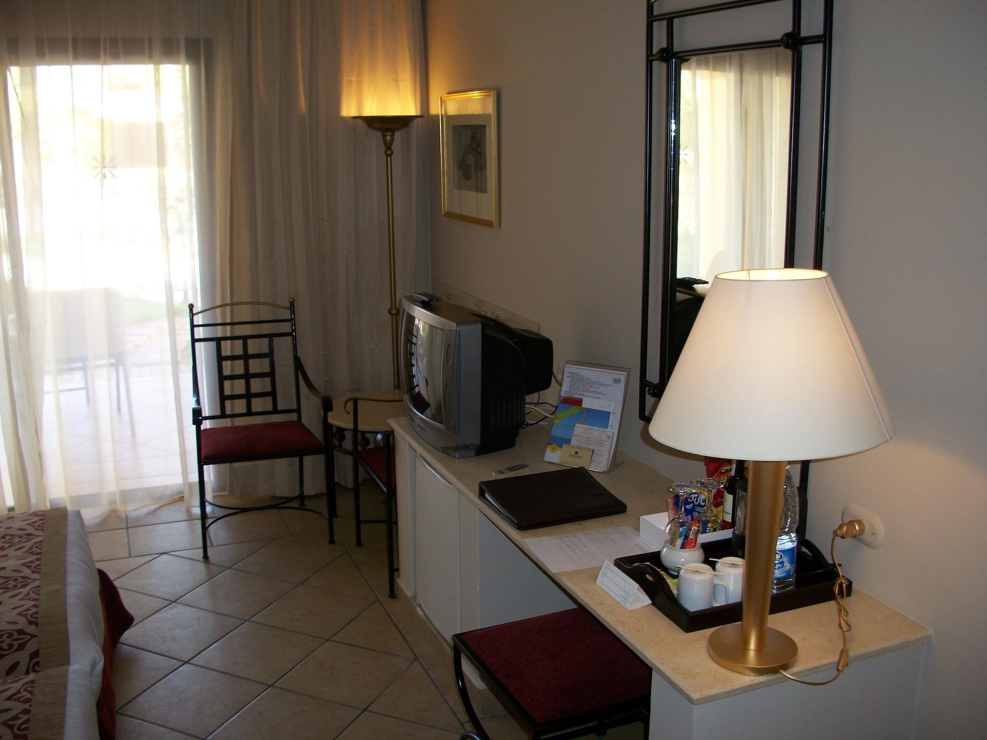 Jaz Makadi Saraya Resort Hurghada Exterior photo A room at the hotel